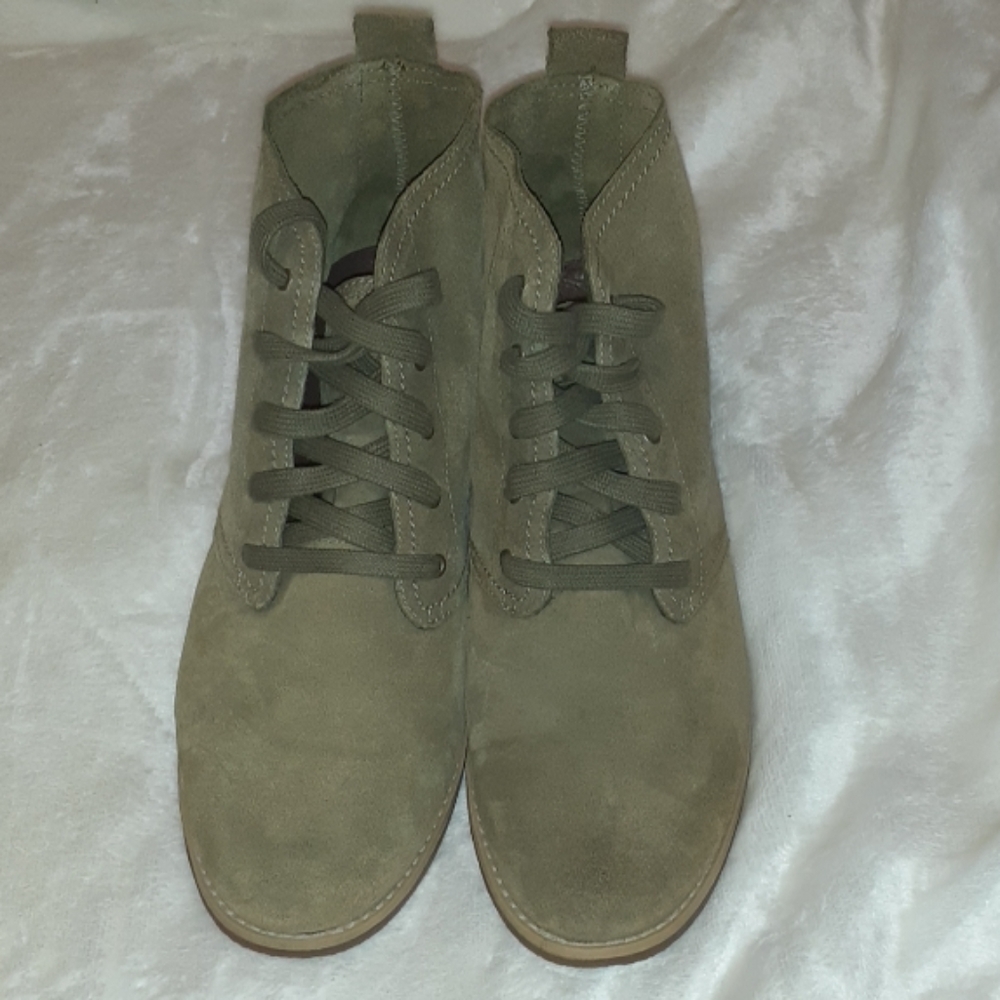 TIMBERLAND OLIVE GREEN SUEDE CHUKKA BOOTS